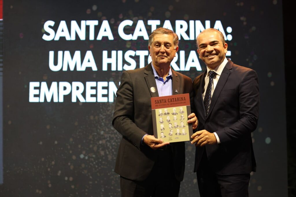 Prefeito de Florianópolis, Topázio Neto, prestigiou o evento de premiação